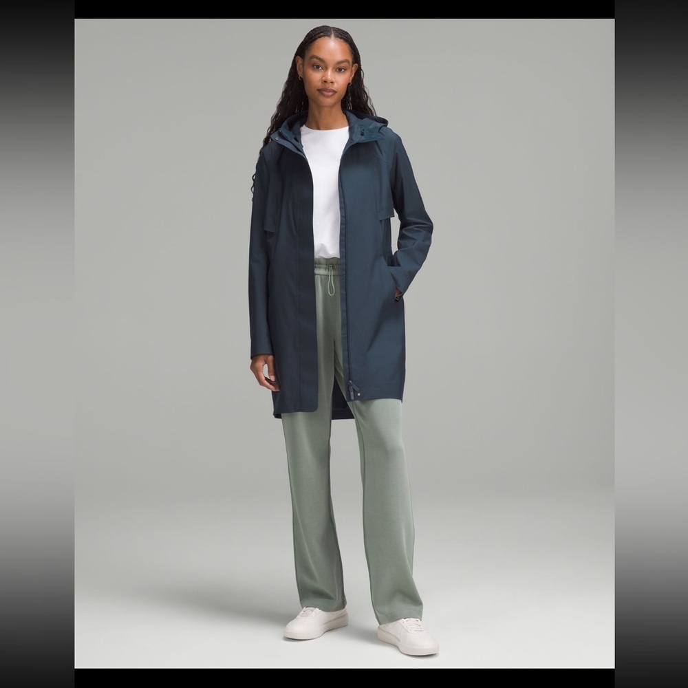 NWT Lululemon Rain Rebel Jacket / TRUE NAVY 4